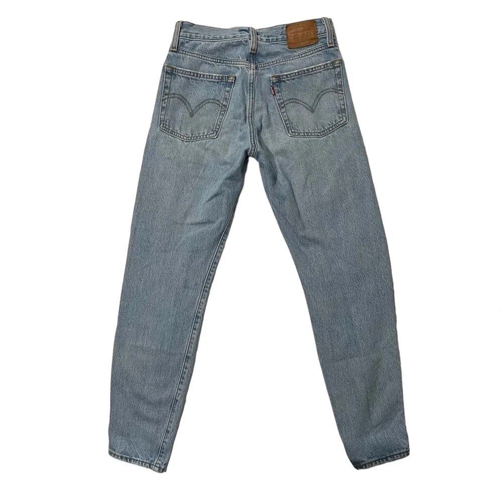 Levi’s Wedgie Lightwash Distressed Jeans Size 24 - Picture 2 of 9